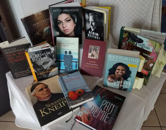 Büchertisch Biographien