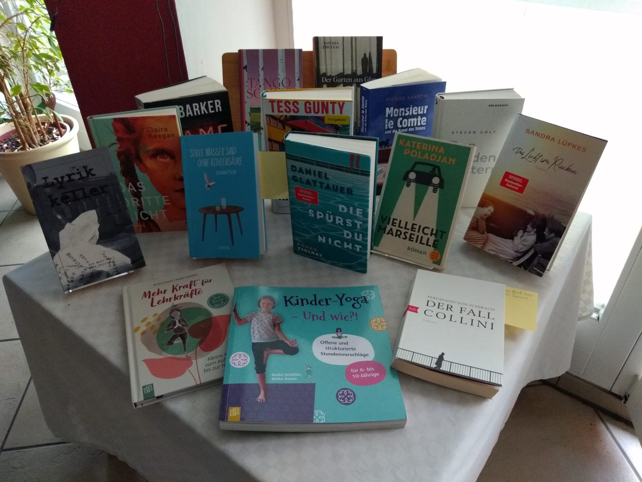 Büchertisch Bewegung